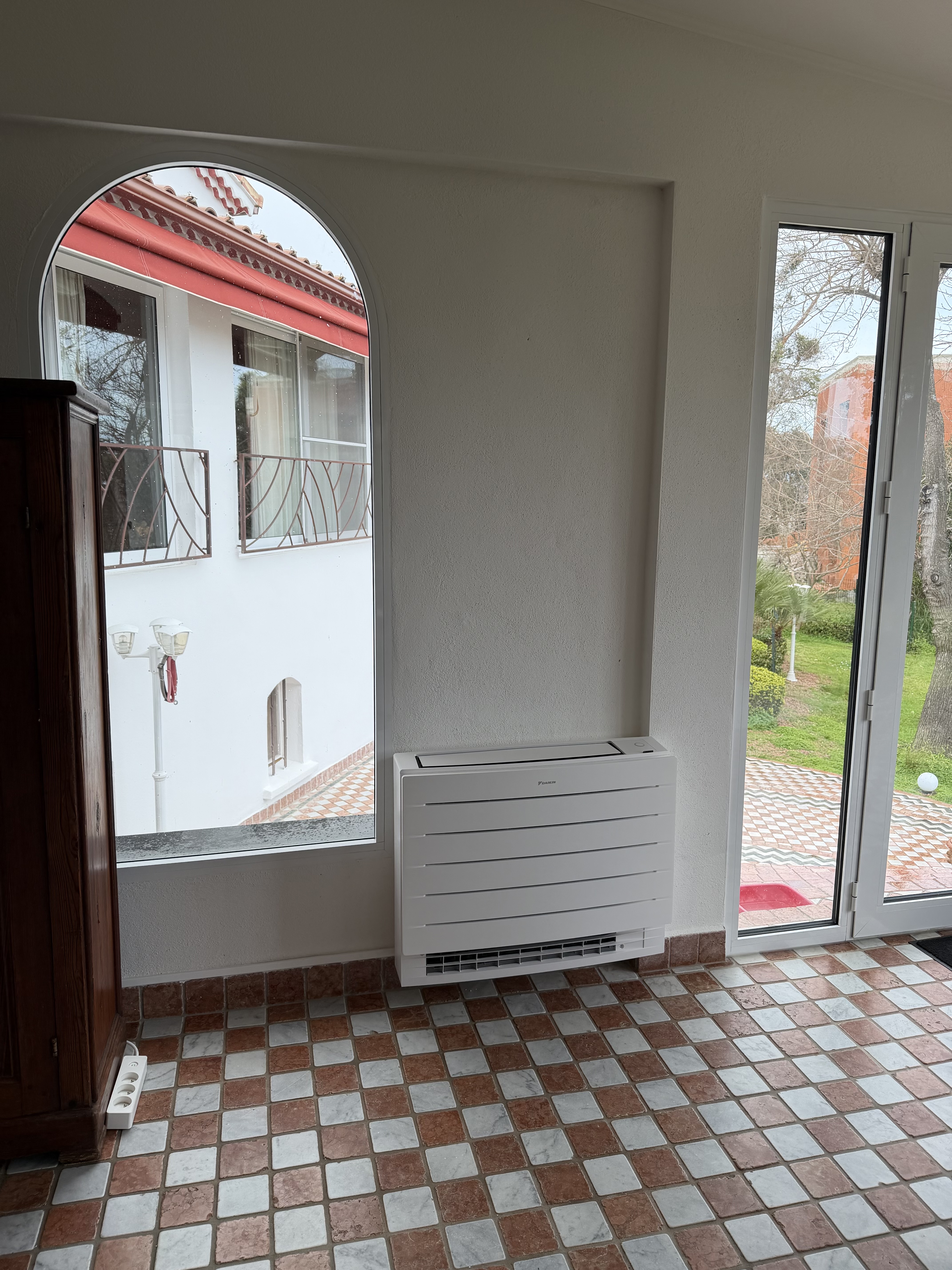 Installation Mono-split de type Console Daikin Perfera